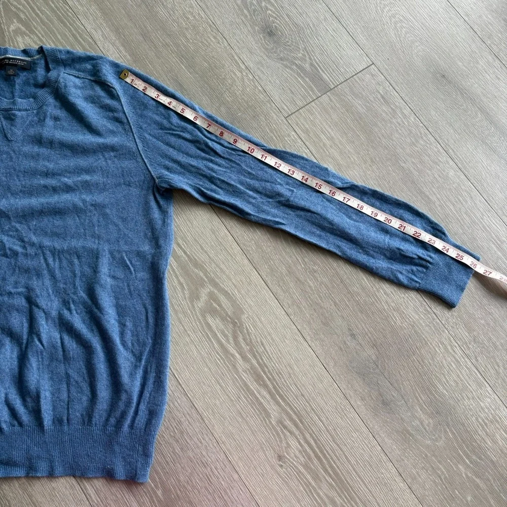 Banana Republic Mens Blue Italian Yarn Perfect Comfort Crew Neck Sweater‎ Size M